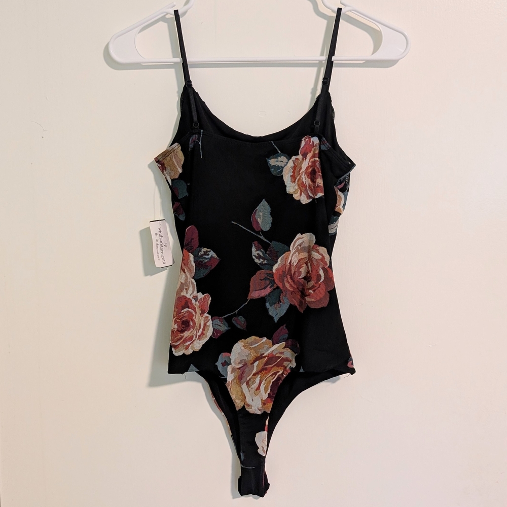 NWT Windsor Women's Black And Pink Floral Sleeveless Bodysuit Size Medium - Picture 2 of 5